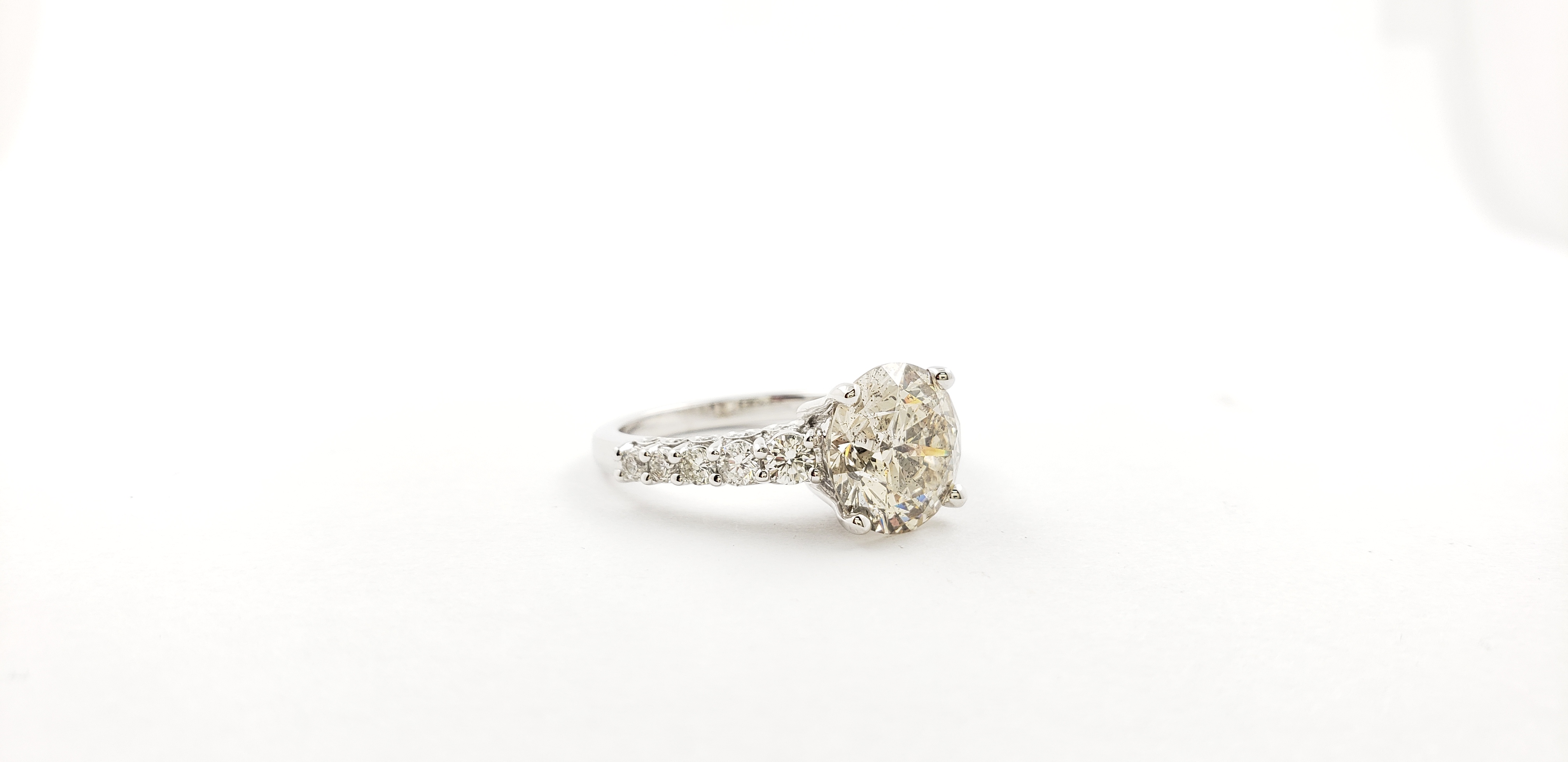 Round Shape Diamond Ring